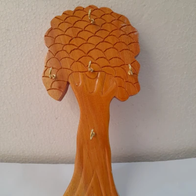 Wooden premium key holder,Our stylish and effective key holder wall hangs!